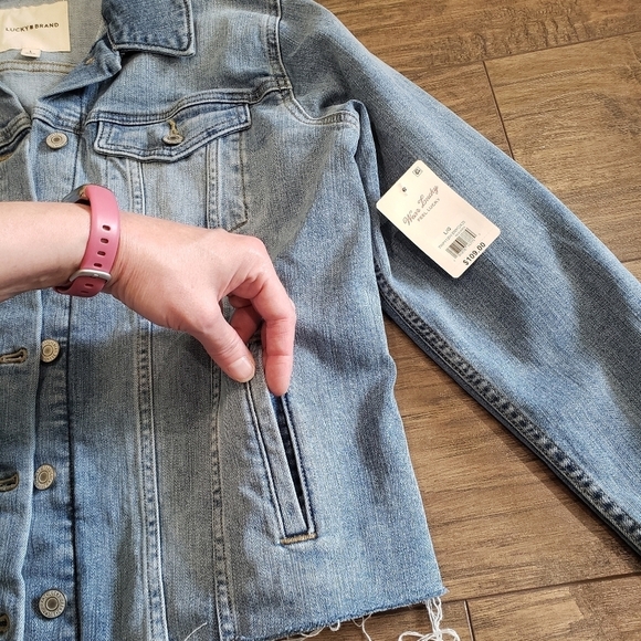 NWT Lucky Brand Fray Hem Denim Jacket Size Large - Picture 4 of 8